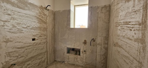 Locale Commerciale Con Terrazzo
